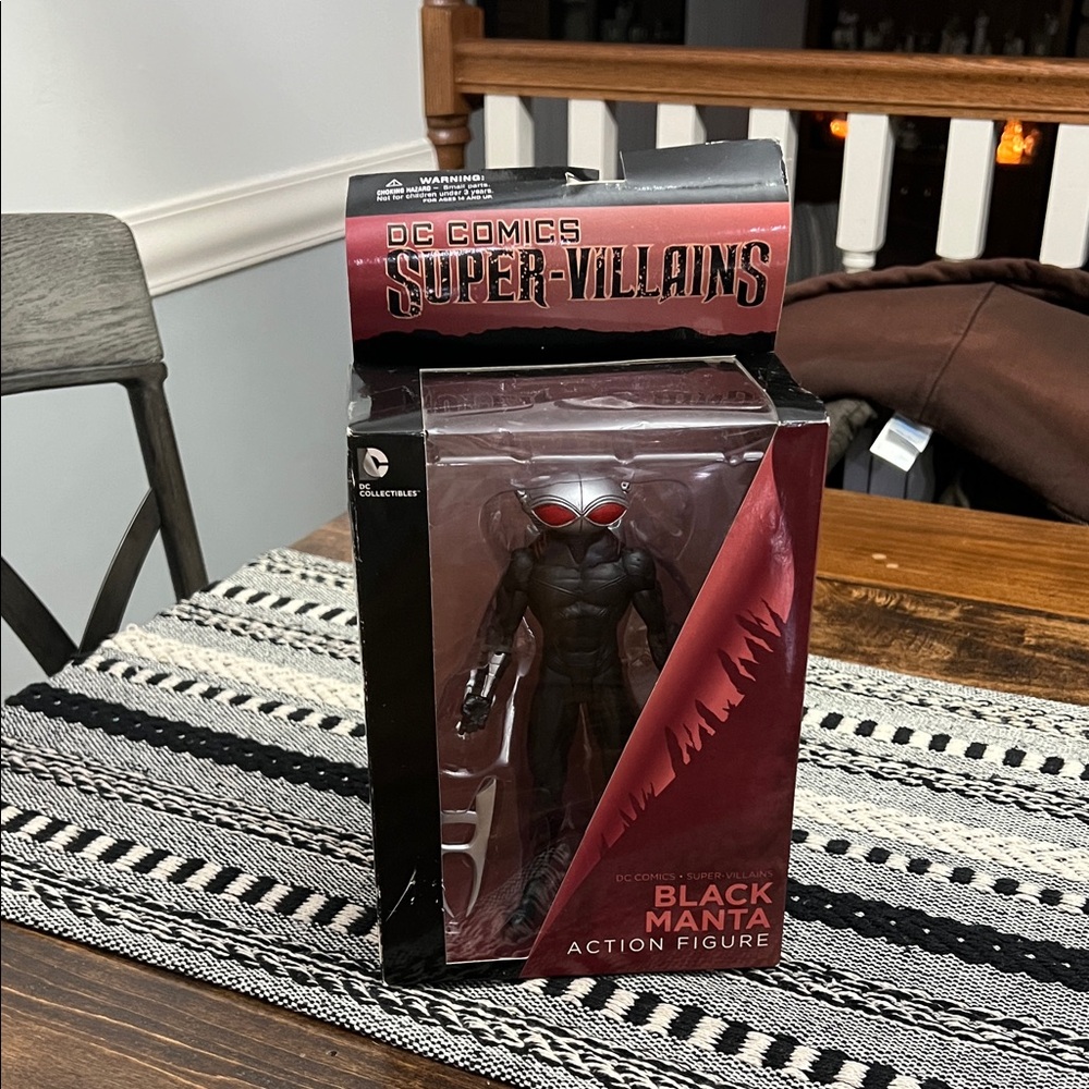 DC Comics Super-Villains Black Manta Figure in Black and Red